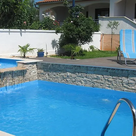 בית נופש Holiday Enisa Tar-Vabriga