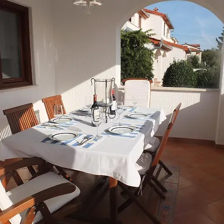 בית נופש Holiday Enisa Tar-Vabriga